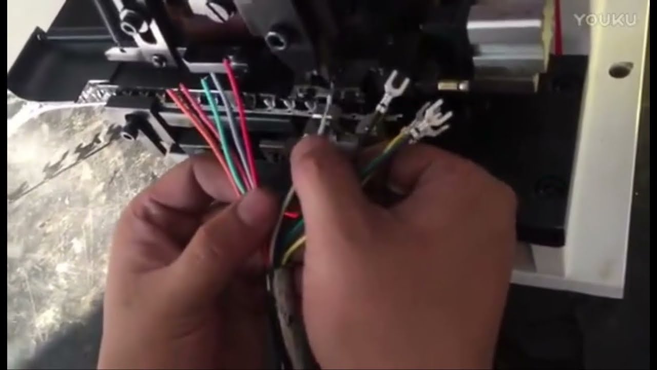 Máquina Automática Horizontal de Crimpagem e Decapagem de Terminais