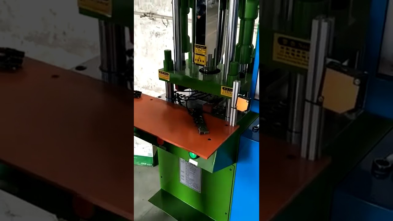 Máquina de Injeção Plástica de 35 Toneladas para Cabos Patch - Alta Precisão e Automação