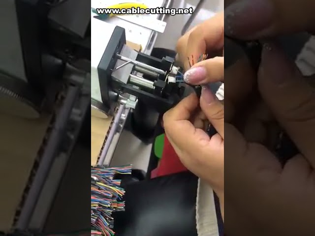 Máquina de Decapagem de Fios Automotivos Unistrip | Alta Precisão e Automação
