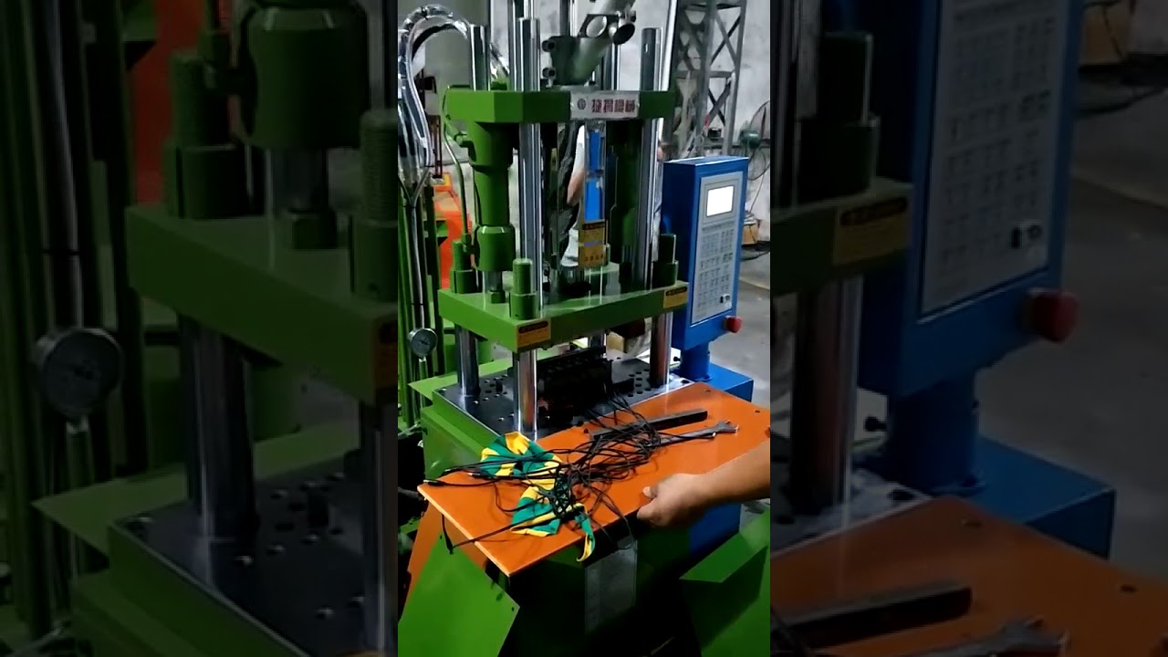 Máquina de Moldagem por Injeção para Cabos de Telefone | Processo Industrial Eficiente