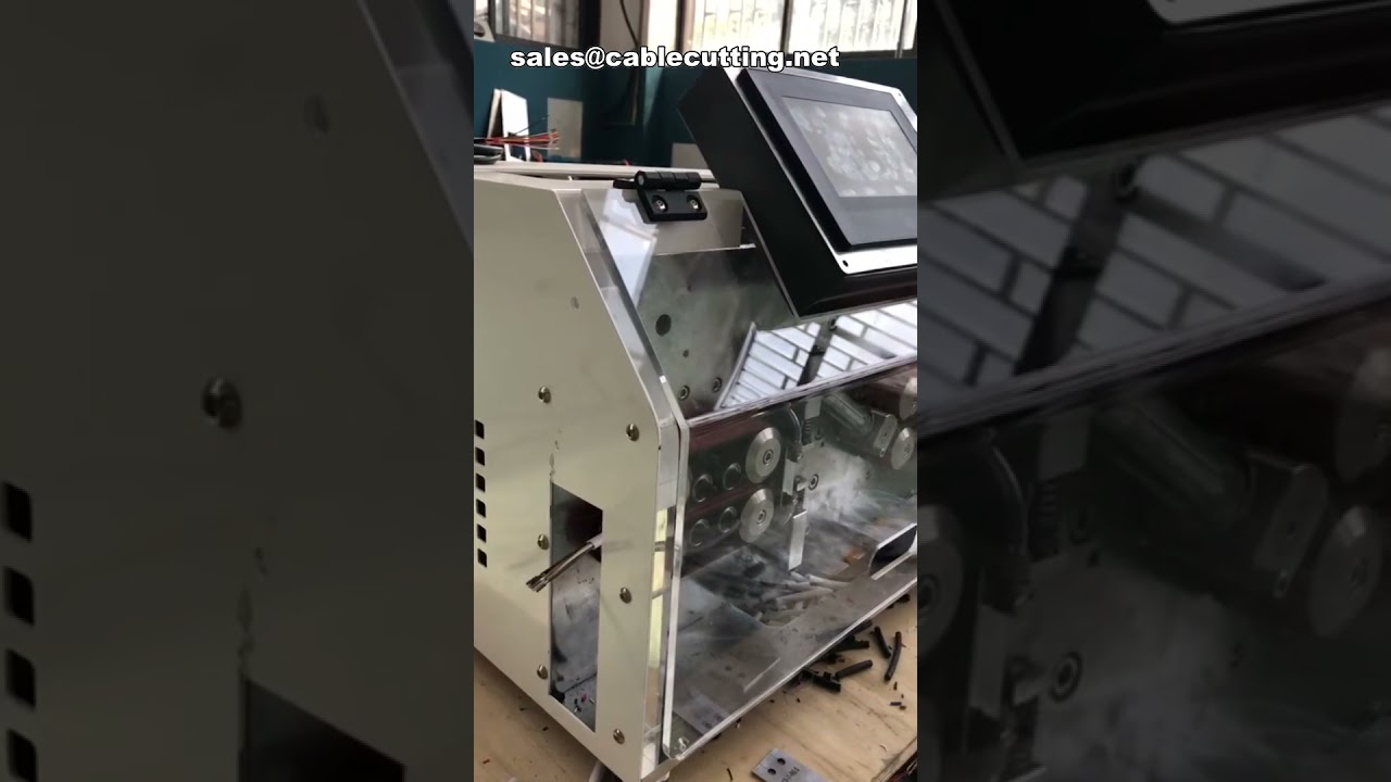 Máquina de Decapar, Cortar e Descascar Cabos Planos e Redondos até 30 mm²