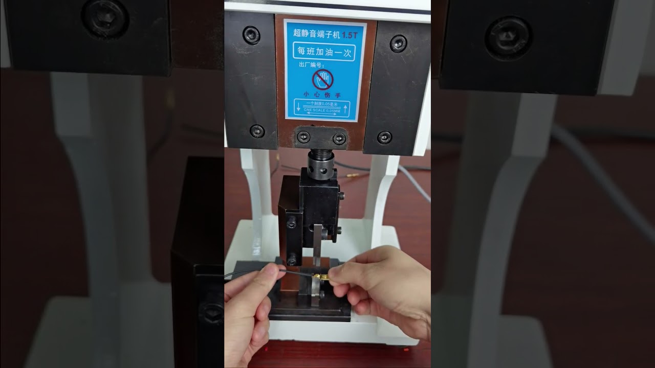 Máquina Terminal 1.5T com Molde de Grão Único em Ação - Equipamento Real #fábrica #máquina