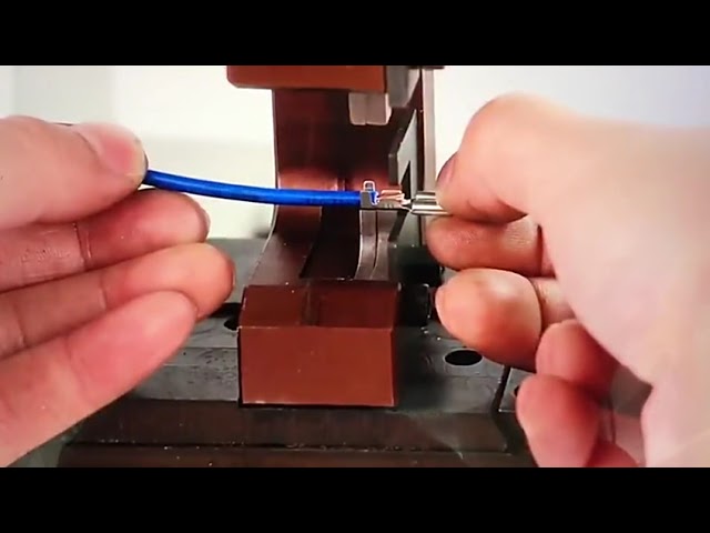 Matriz de Aplicador de Terminais Personalizável | Molde OTP e Moldes de Crimpagem Horizontal e Vertical