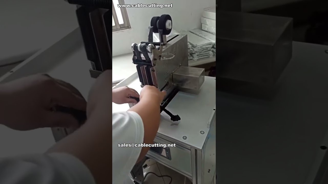 Fita Dupla em Grampos para Cabos Planos – Automação Industrial | Fabricante Profissional
